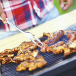 Charbon ou gaz : quel barbecue choisir et comment l’entretenir ?