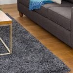 Comment nettoyer un tapis en fibre synthétique ou naturelle ?